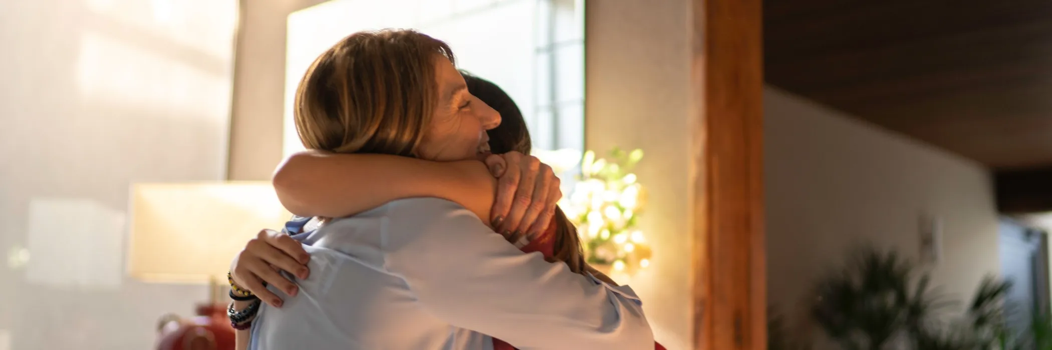 Symbolbild Kind zieht aus i Stock