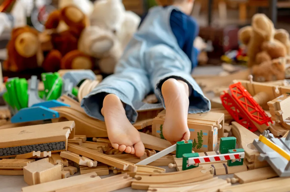 Minimalismus mit Kindern i Stockfoto